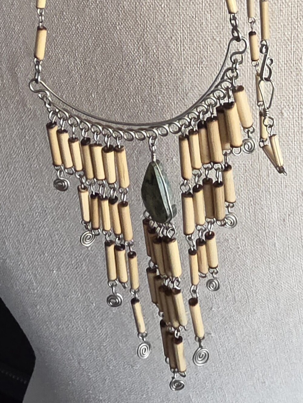 Peruvian Green Serpentine Semiprecious Stone Tribal Bamboo Fringe Necklace - Picture 4 of 6